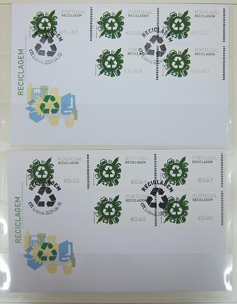 0265 (328).jpg -     Lote:    265      Colecção Especializada - Etiquetas      Lotes Especiais       Descrição:      1981/2010 &mdash; Etiquetas.   Coleção composta por 12 álbuns com etiquetas desde percursoras e Framas até 2010, com provas, erros, FDC's, etiquetas novas e usadas, sobrescritos circulados, variedades de impressão e papéis. Importante estudo. Lote a ver.        Lote ETQ       Valor Base:     &euro; 3000,00     Valor Venda:     &euro;      